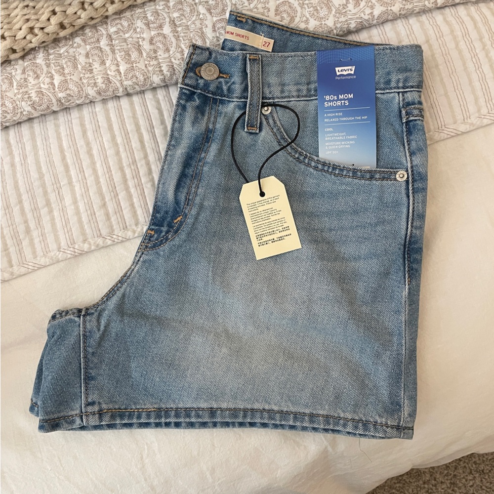 NWT Levi’s 80s Mom Shorts